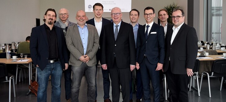 Verantwortliche und Referenten des Engineering-Forums (v.l.: Peter van den Tol, Stefan Schunck, Christoph Burkard, Arne Linnemüller, Bernhard Juchheim, Dr. Jost Wübbeke, Christian Vey, Jonas Pils, Dr. Frank Breitenbach)