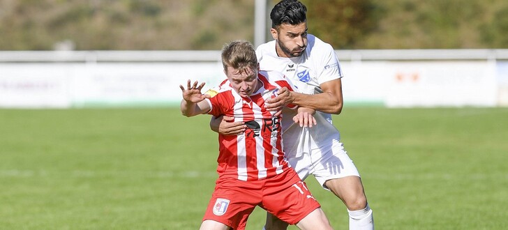 Im Hinspiel gab es ein wildes 4:4: Die SG Barockstadt (hier mit Benjamin Trümner) trifft auf den VfB Ginsheim (im Bild Adnan Kizilgöz)