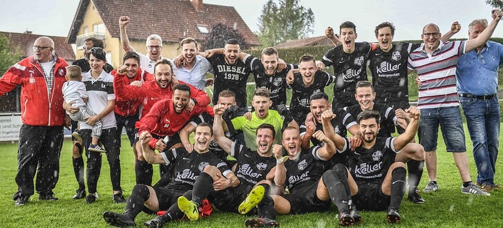 Der Aufstieg und die Meisterschaft sind perfekt: Der SV Müs feierte nach dem 2:0 bei Edelzell/Engelhelms den Wiederaufstieg