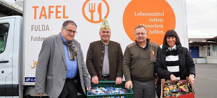 Die ehrenamtlichen der Tafel freuen sich über die Spende von FKG-Elferratsvorstand Steffen Leib (2.v.l.)