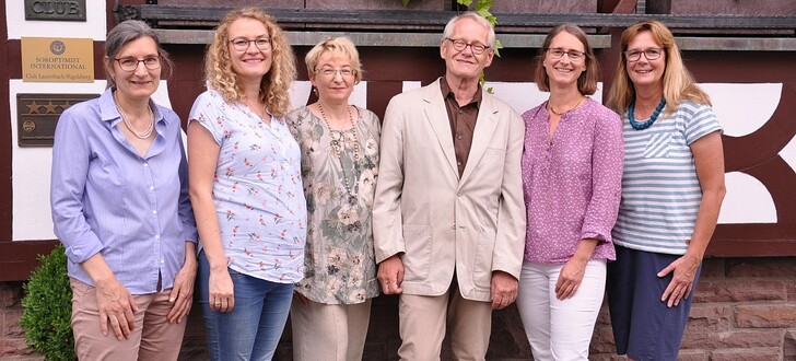 (v.l.n.r.) Petra Herchenröder (Frauenzentrum FD), Katharina Roßbach (Frauenbüro FD), Beate Kann (Frauenzentrum FD), Burkhard Rothfuchs (Fistula e.V.), Präsidentin Susanne Bolduan, Programmdirektorin Dr. Barbara Peters (beide SI Lauterbach-Vogelsberg)